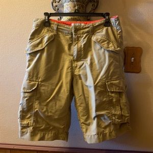 Men’s old navy shorts great condition.